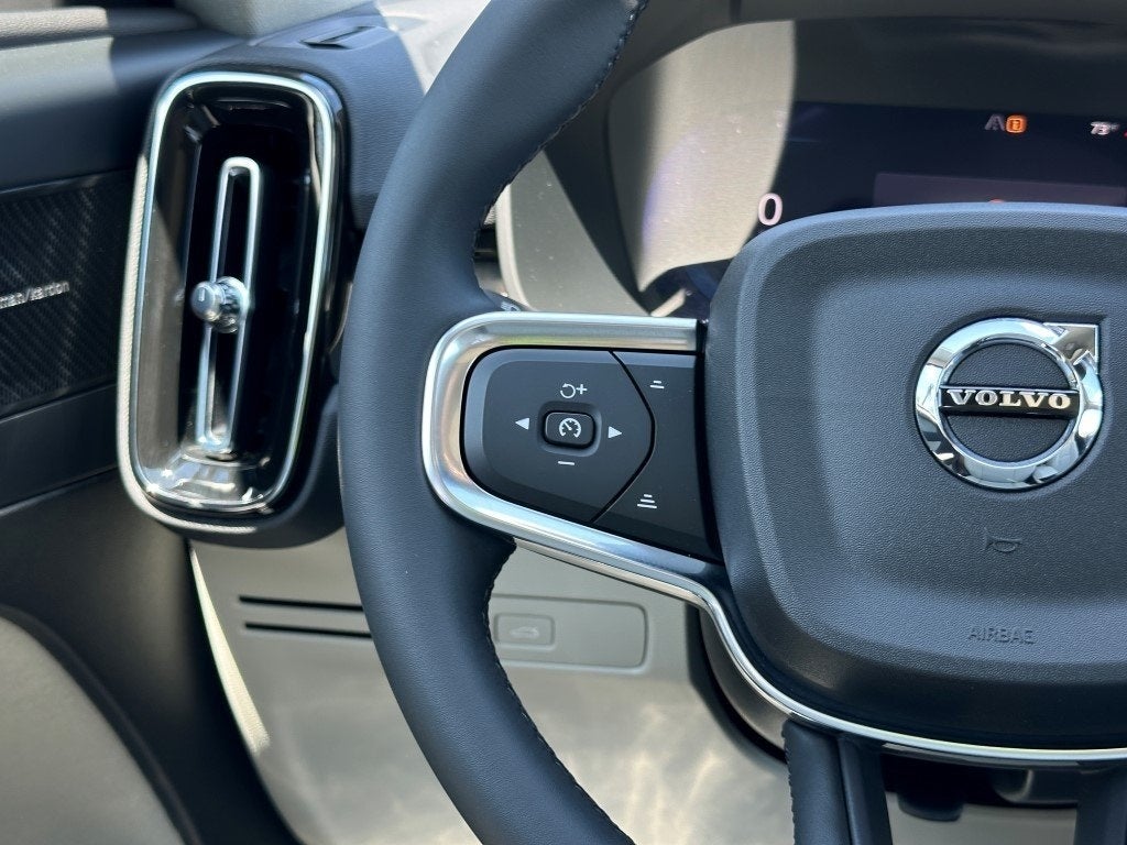 2023 Volvo XC40 Ultimate AWD